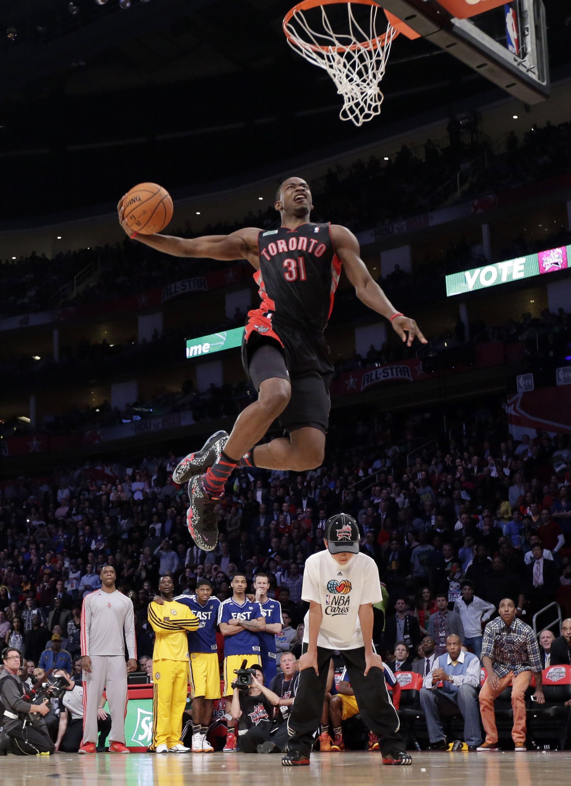 Uçtu uçtu Terrence Ross uçtu