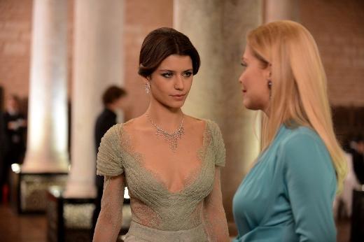 Beren Saatten tek gecelik elbise