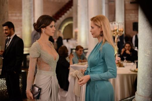 Beren Saatten tek gecelik elbise