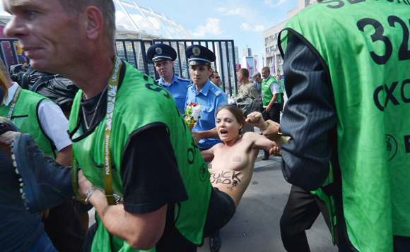 Femen Euro 2012yi bastı