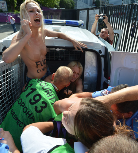 Femen Euro 2012yi bastı