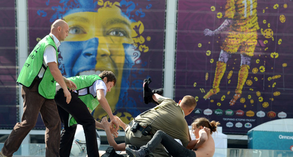 Femen Euro 2012yi bastı