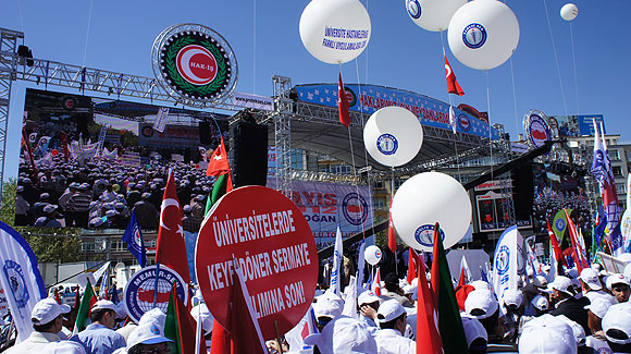 Ankarada polisten biber gazı