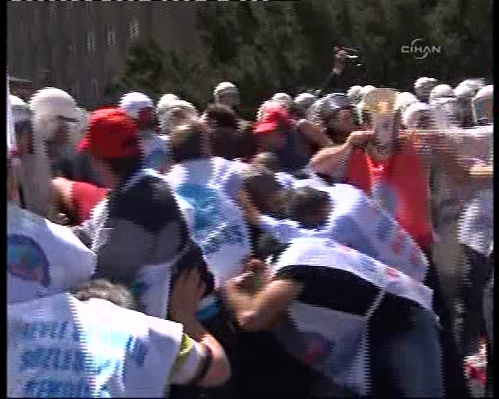 Ankarada polisten biber gazı