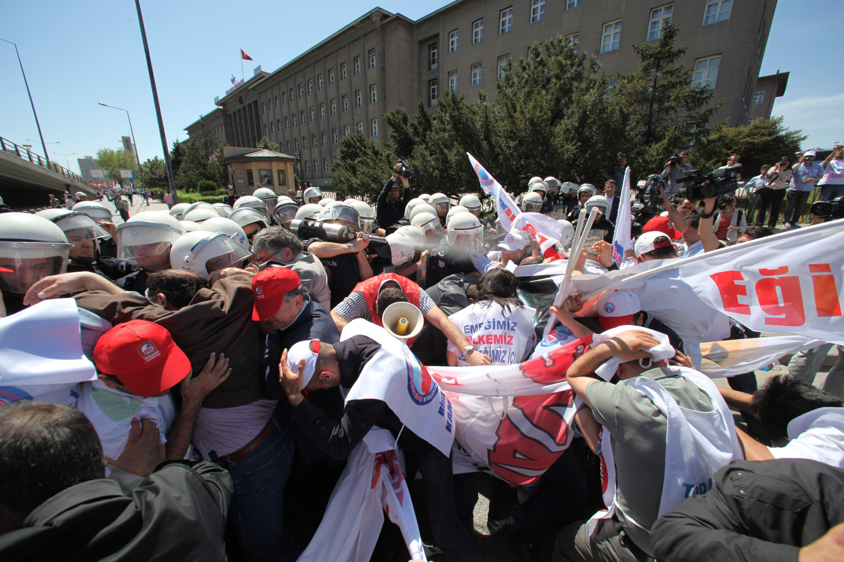 Ankarada polisten biber gazı