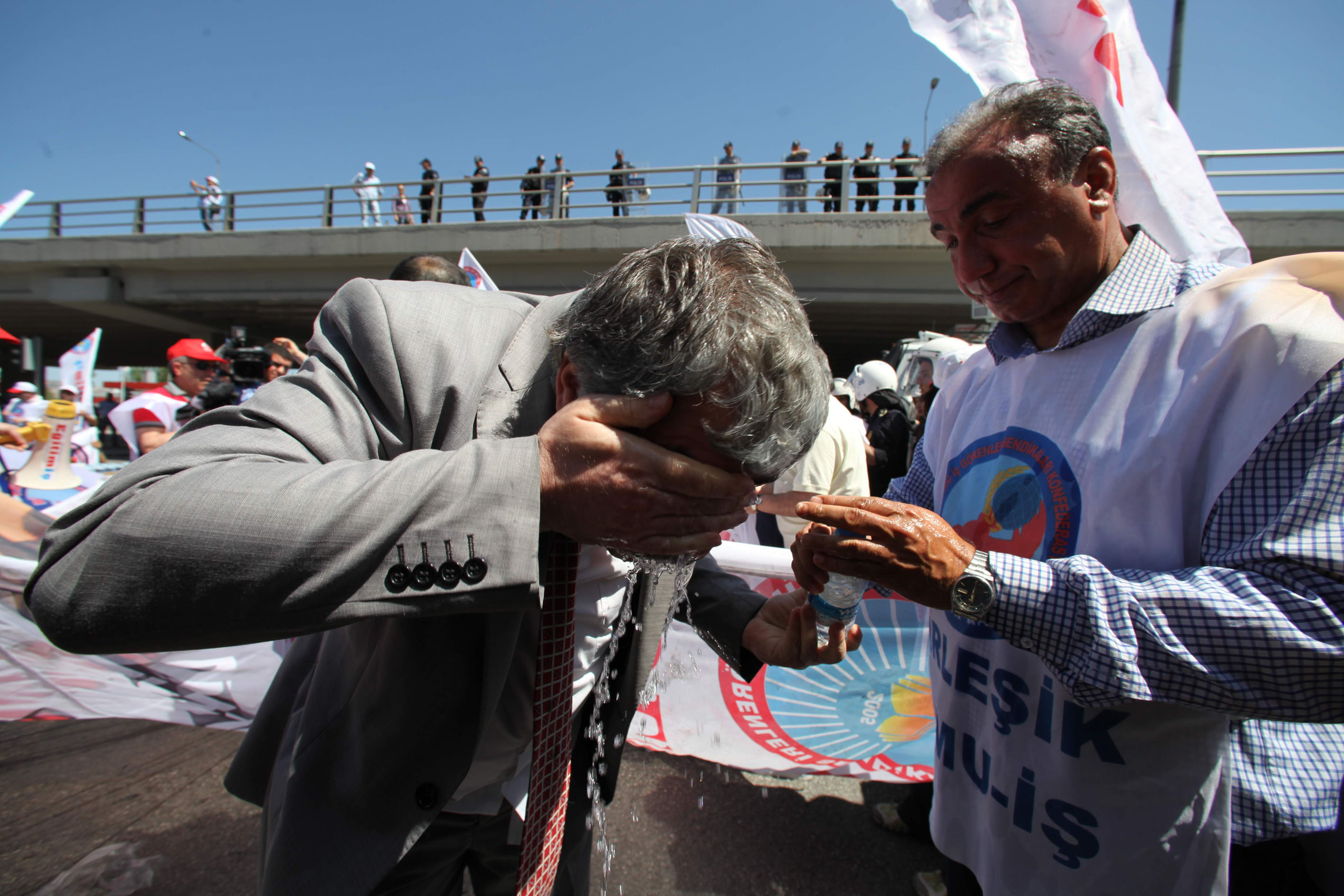 Ankarada polisten biber gazı