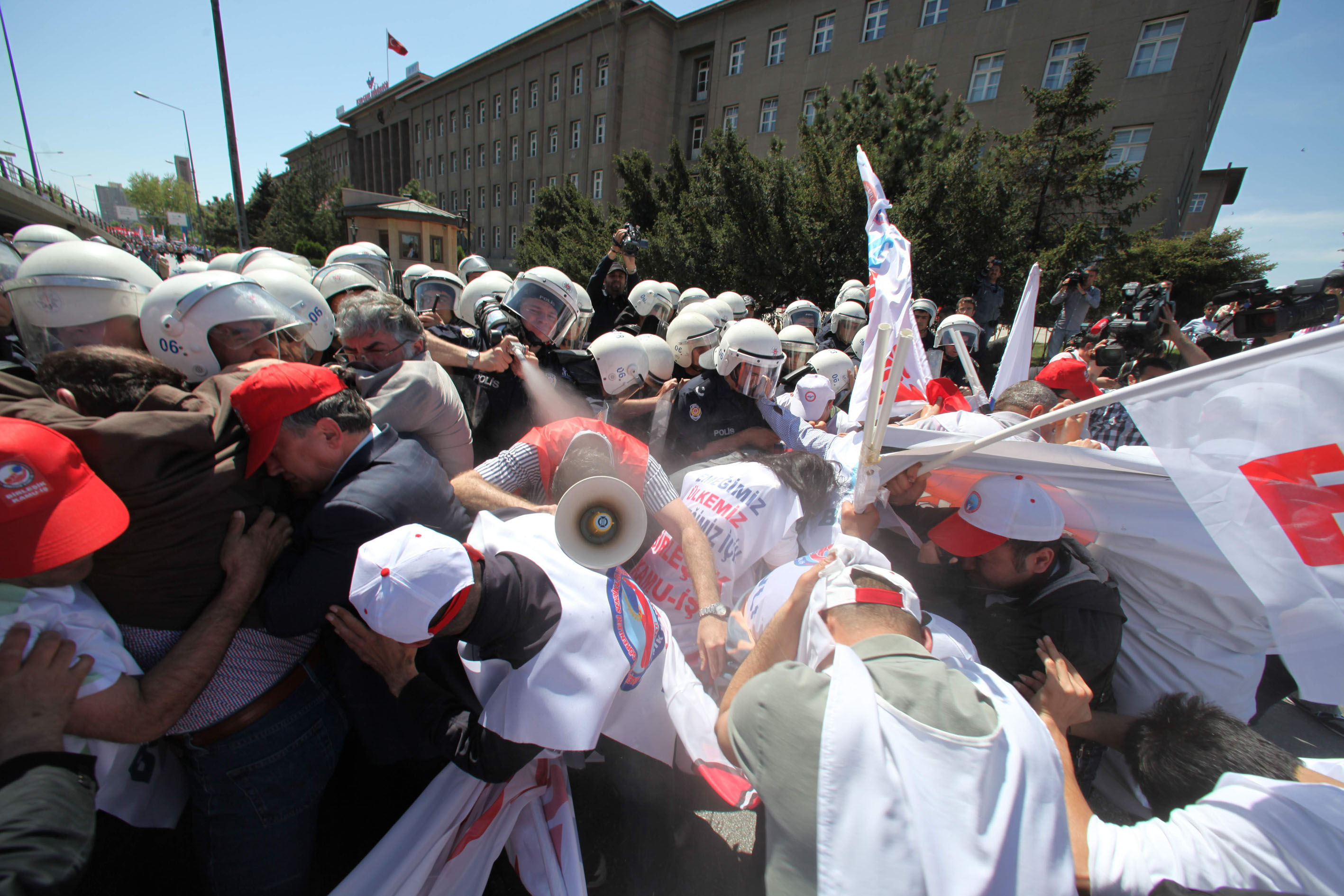 Ankarada polisten biber gazı