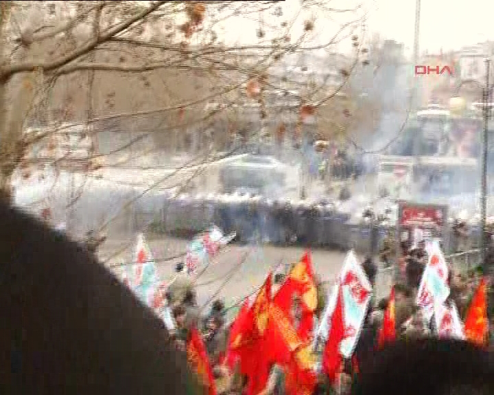 Zamanaşımı protestolarına polis müdahalesi