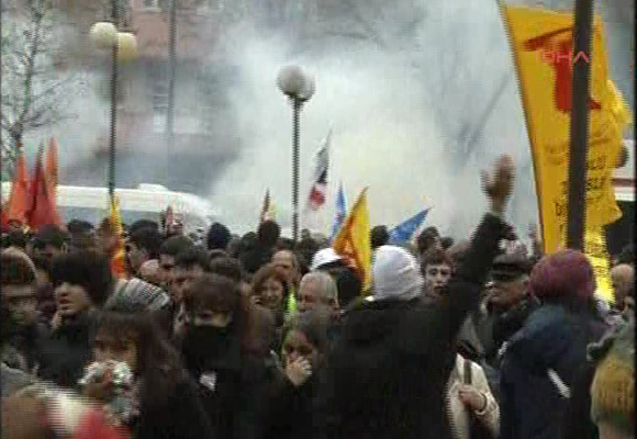 Zamanaşımı protestolarına polis müdahalesi
