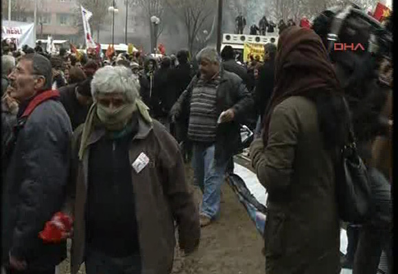 Zamanaşımı protestolarına polis müdahalesi