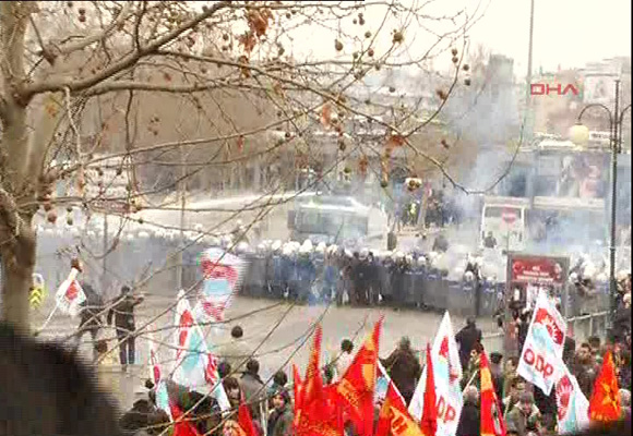 Zamanaşımı protestolarına polis müdahalesi