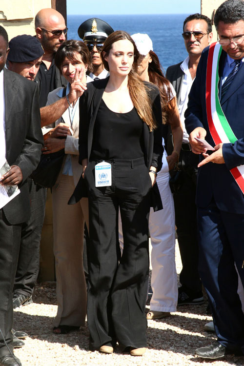 Angelina Jolie şimdi de Lampedusa Adasında