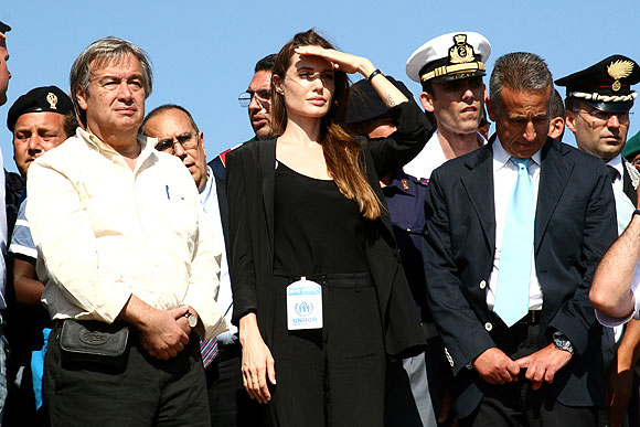 Angelina Jolie şimdi de Lampedusa Adasında