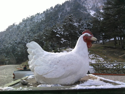 Devasa şehir heykelleri
