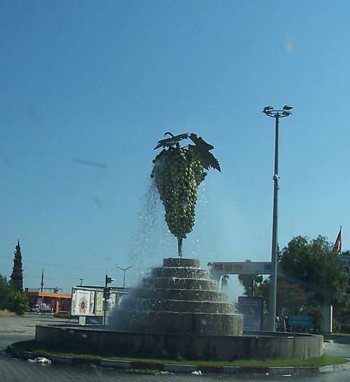 Devasa şehir heykelleri