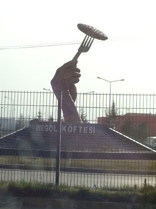 Devasa şehir heykelleri