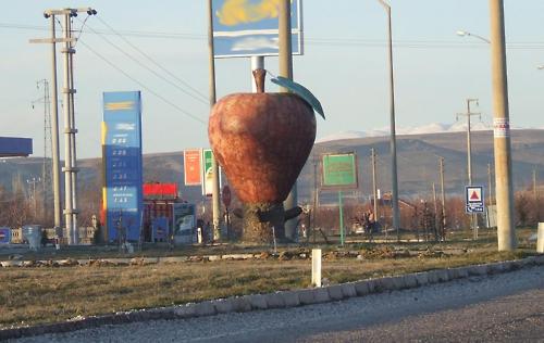 Devasa şehir heykelleri