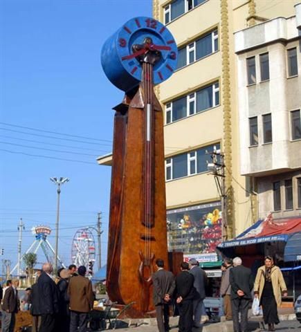 Devasa şehir heykelleri