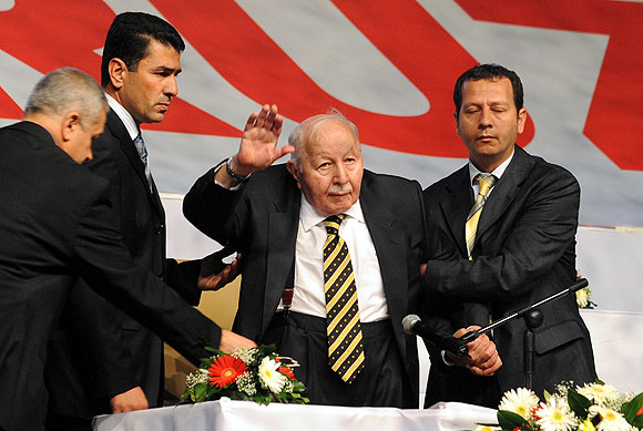 Necmettin Erbakan vefat etti