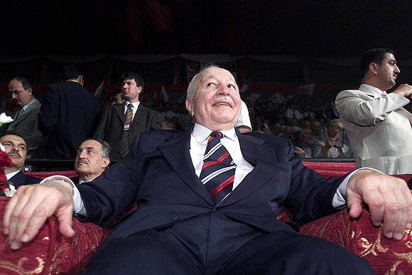 Necmettin Erbakan vefat etti