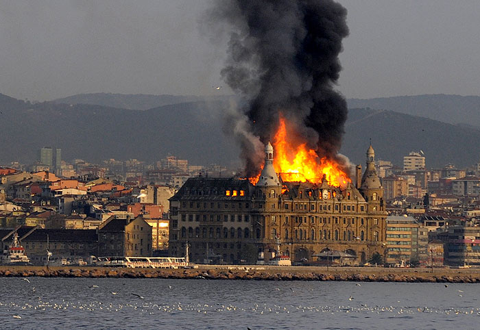 Haydarpaşa Garında yangın