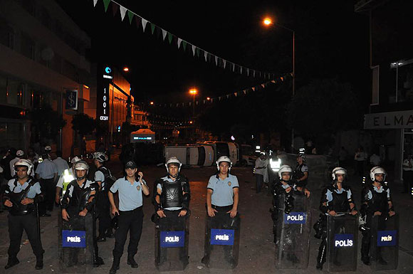 İnegölde olaylı gece: 5 yaralı