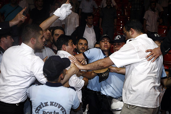 Saadet Partisi Kongresi karıştı