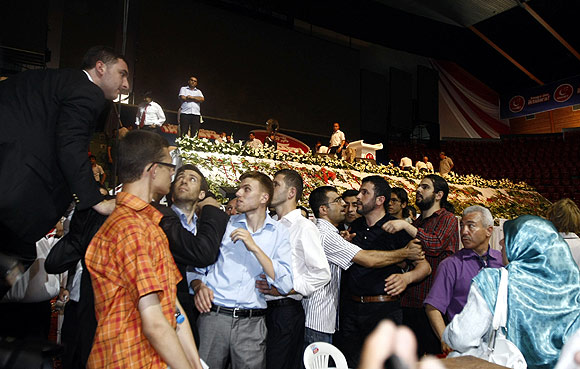Saadet Partisi Kongresi karıştı