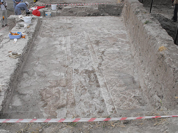 Zeugmadan daha büyüğünü buldular