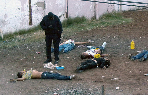 Meksikada ölüm kol geziyor
