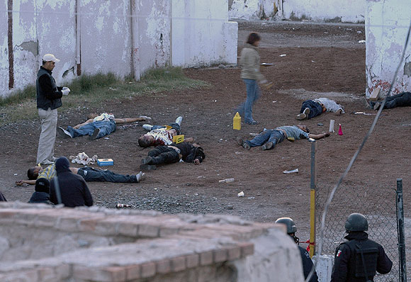 Meksikada ölüm kol geziyor