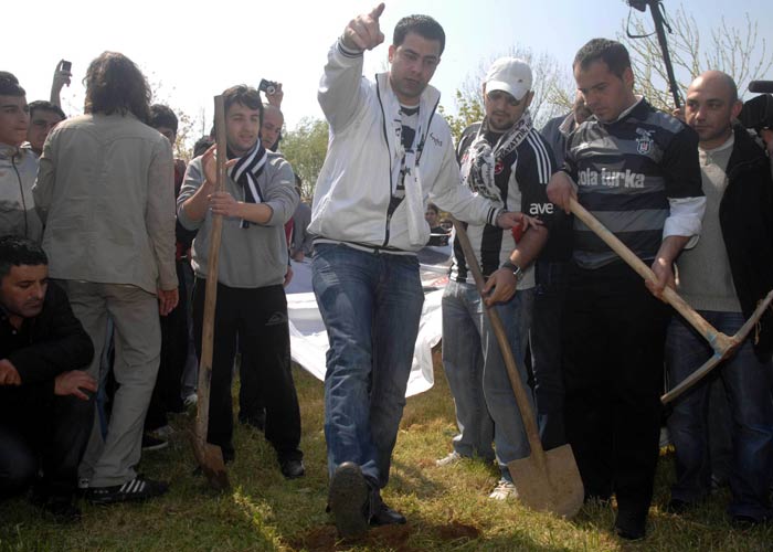 Beşiktaş taraftarları federasyona yürüdü