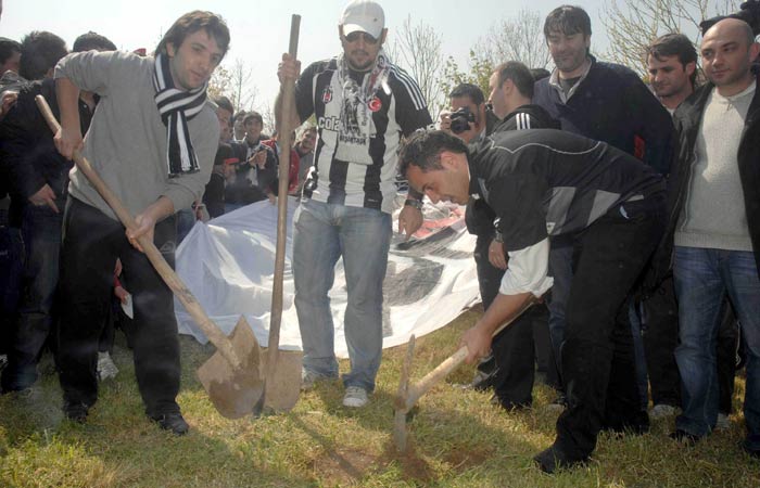 Beşiktaş taraftarları federasyona yürüdü