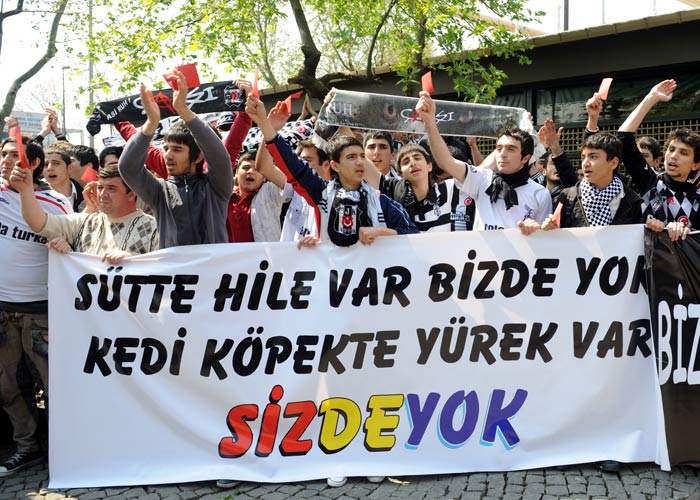 Beşiktaş taraftarları federasyona yürüdü