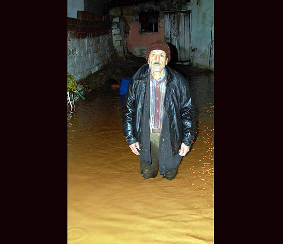 Batı sel suları altında...