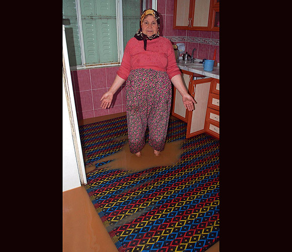 Batı sel suları altında...