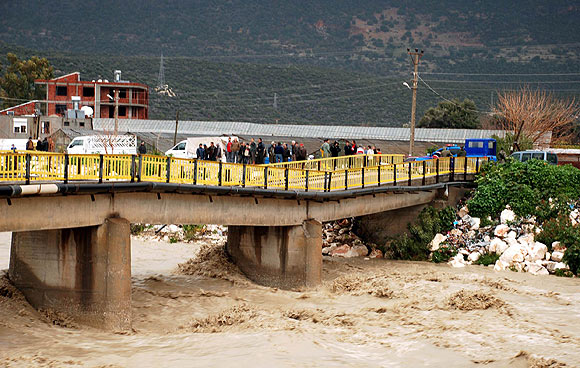 Batı sel suları altında...