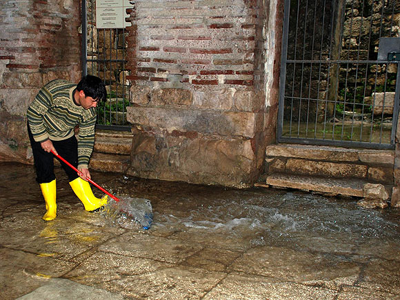 Batı sel suları altında...