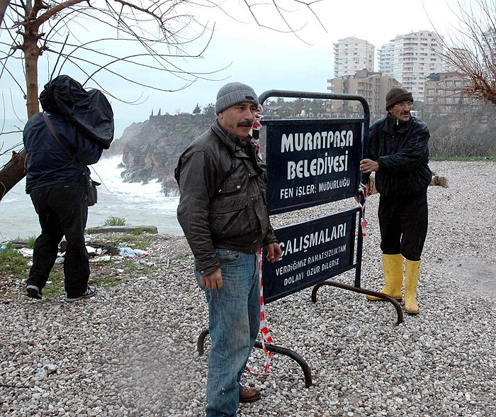 Batı sel suları altında...
