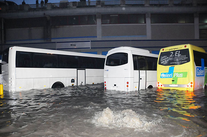 İstanbula yılın ilk karı düştü
