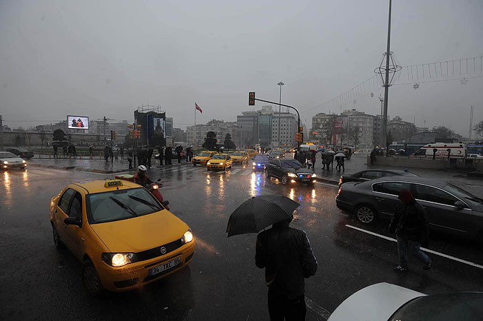 İstanbula yılın ilk karı düştü