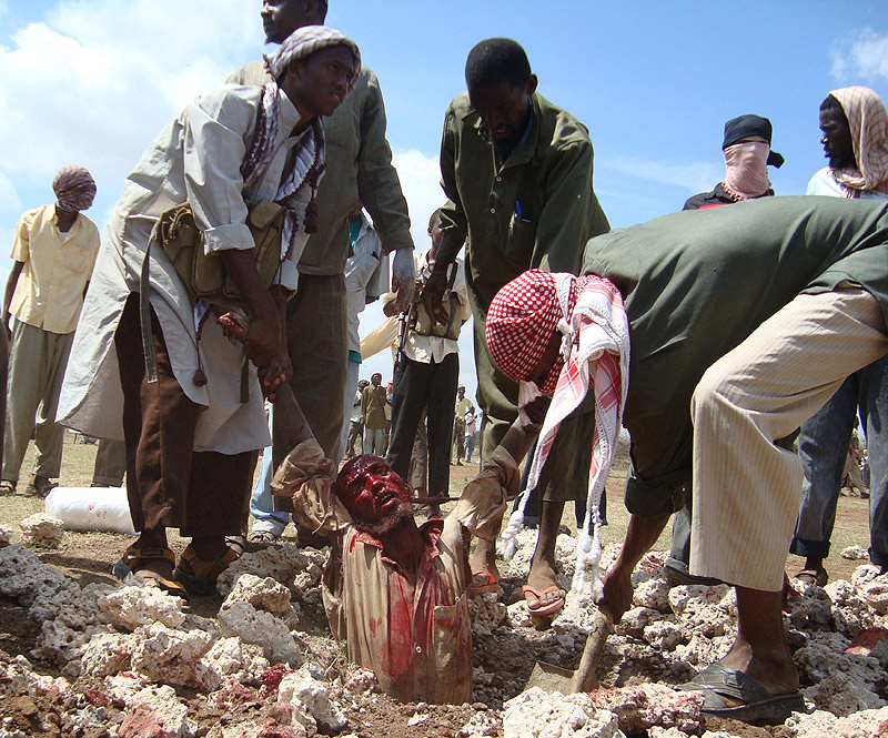 Burası Somali: Din adına vahşice katledildi..