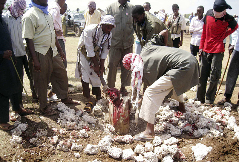 Burası Somali: Din adına vahşice katledildi..