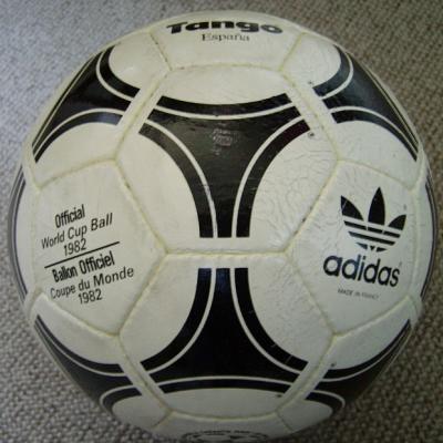 Dünya kupalarının resmi futbol topları
