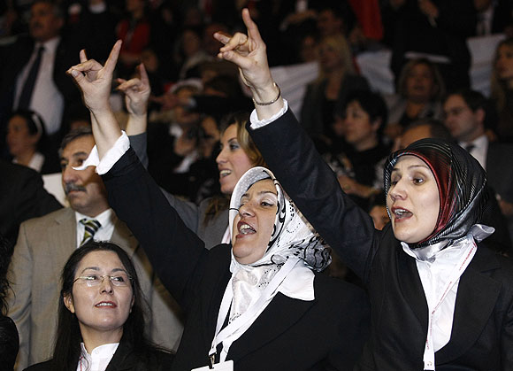 MHP 9. Olağan Büyük Kurultayı gergin başladı
