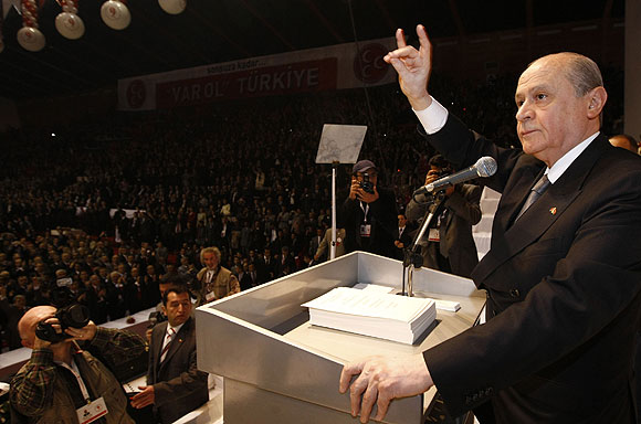 MHP 9. Olağan Büyük Kurultayı gergin başladı