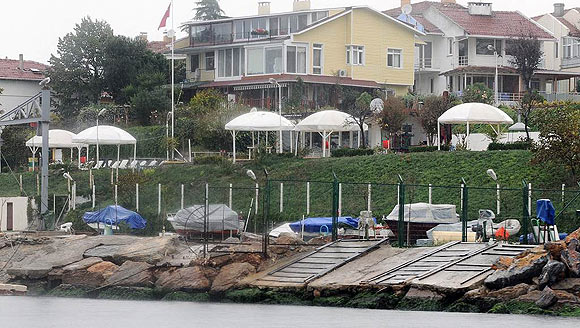 Tuzla sahilinde büyük yıkım