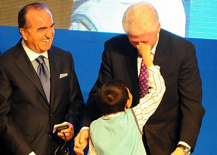 Erkan bebek yine Clintonın burnunu sıktı