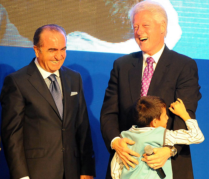 Erkan bebek yine Clintonın burnunu sıktı
