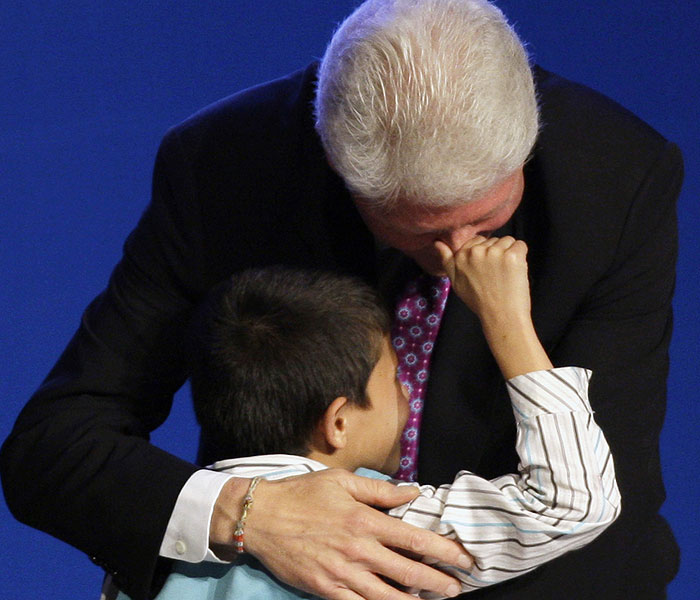 Erkan bebek yine Clintonın burnunu sıktı